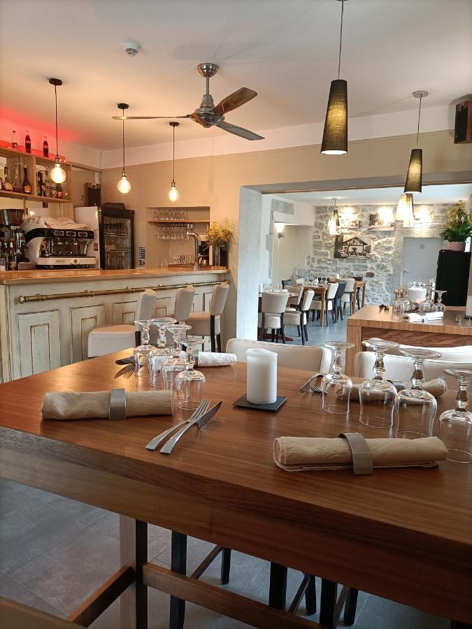 Auberge Du Vieux Lanas Logis Hotel Restaurant 외부 사진