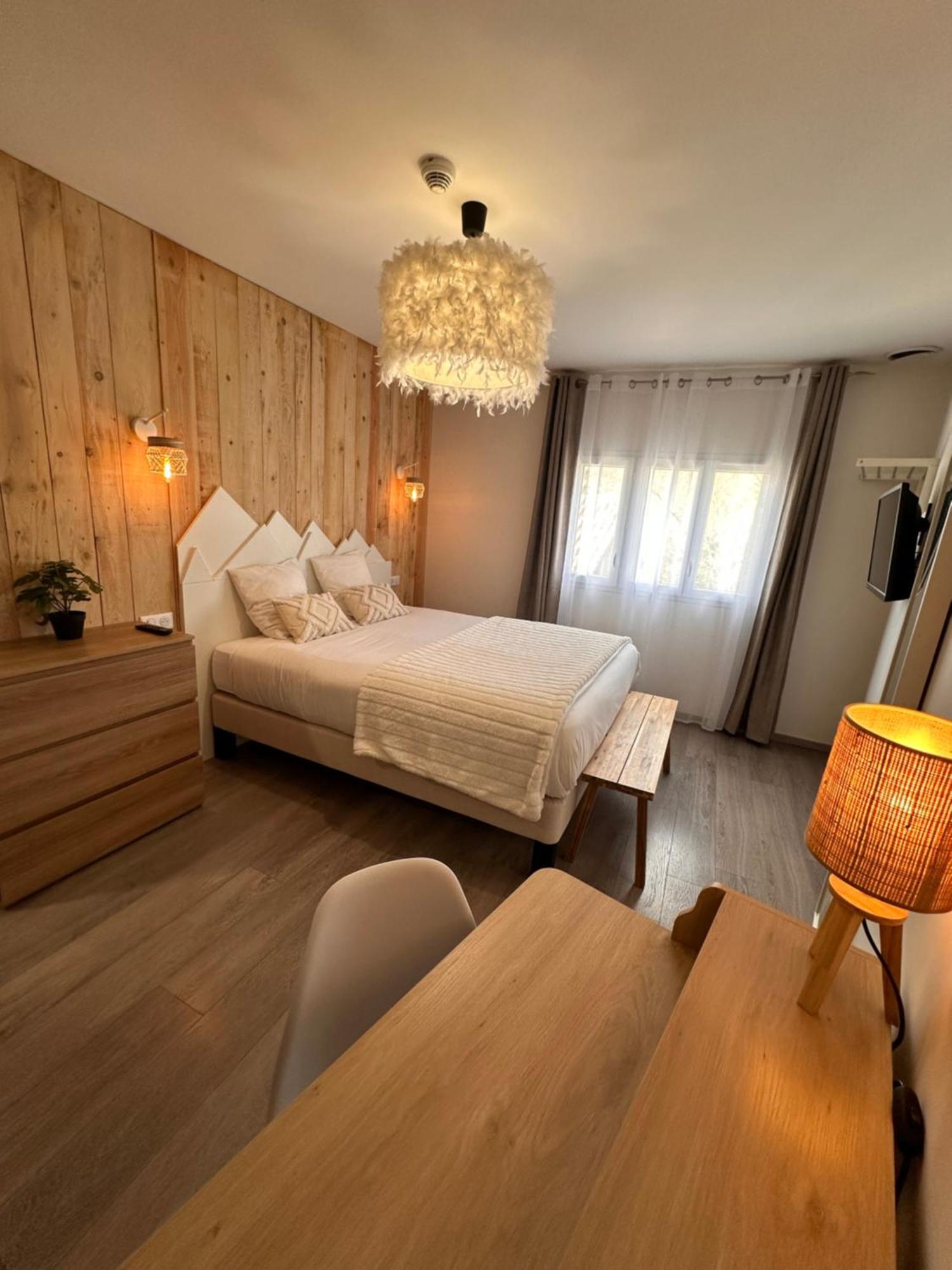 Auberge Du Vieux Lanas Logis Hotel Restaurant 외부 사진