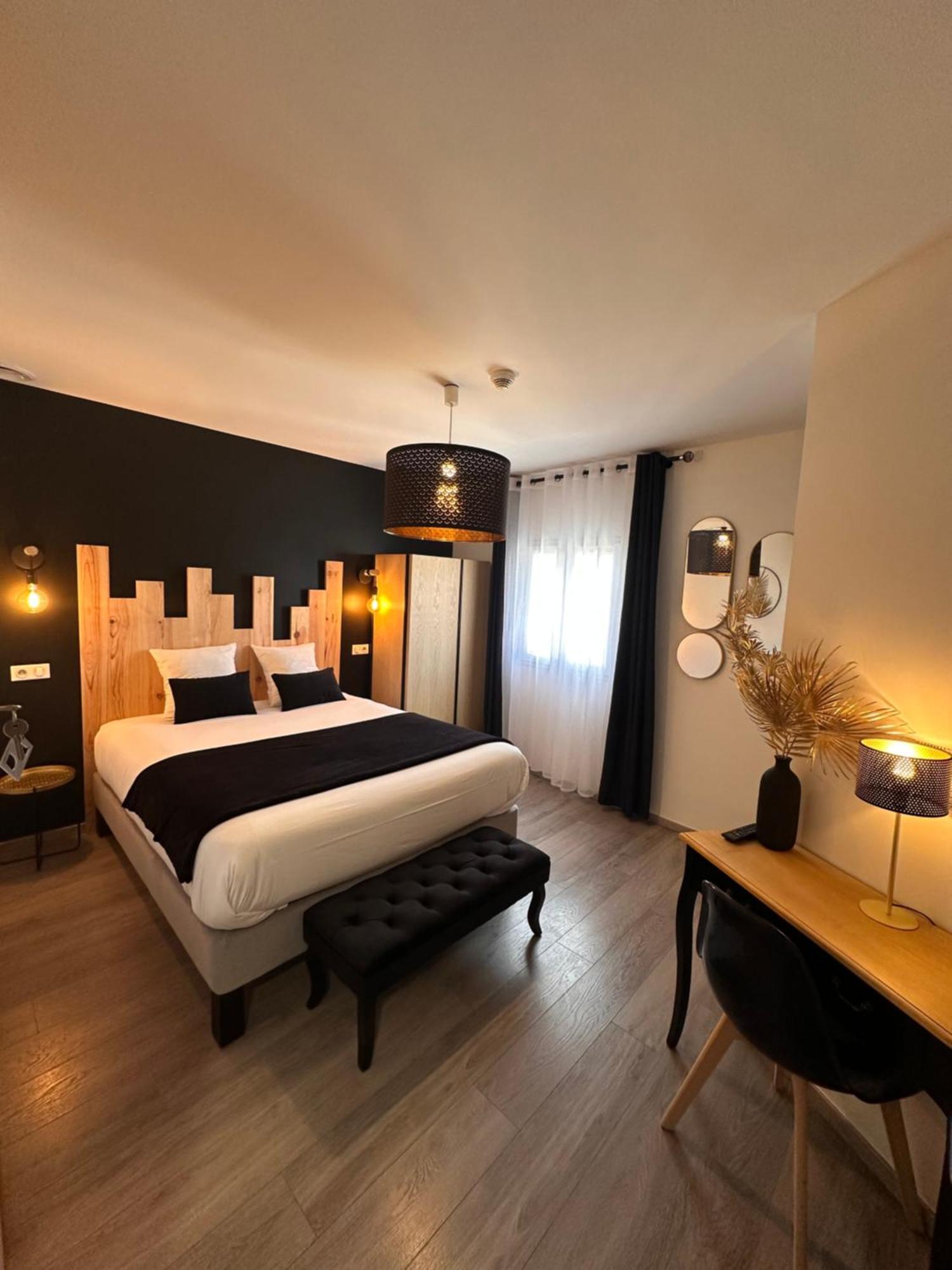 Auberge Du Vieux Lanas Logis Hotel Restaurant 외부 사진