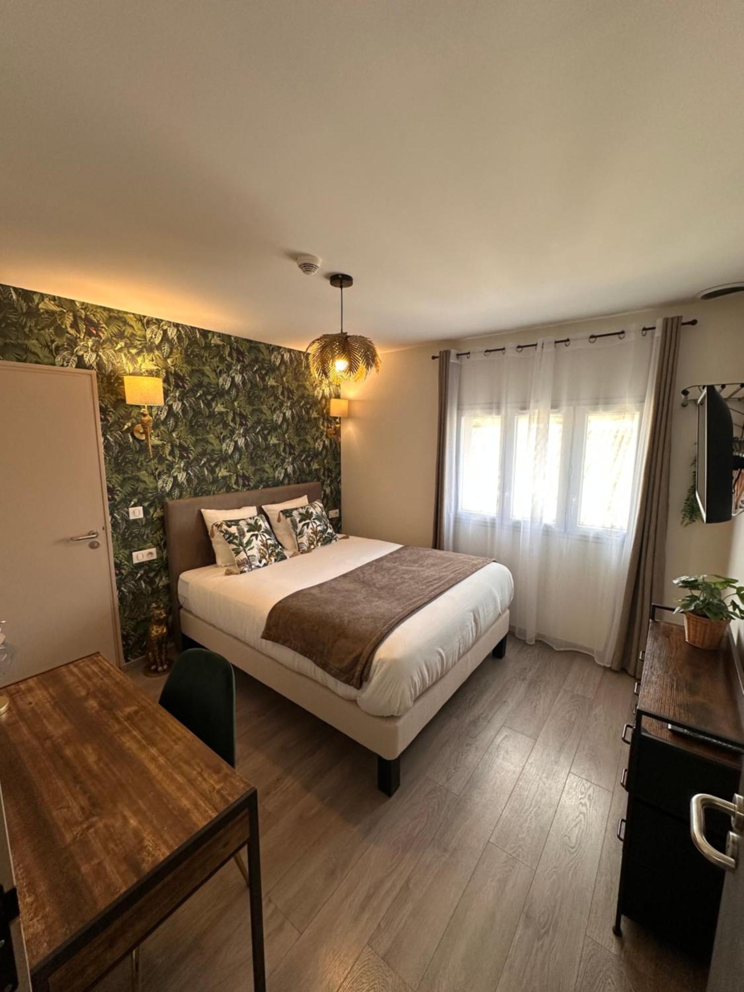Auberge Du Vieux Lanas Logis Hotel Restaurant 외부 사진