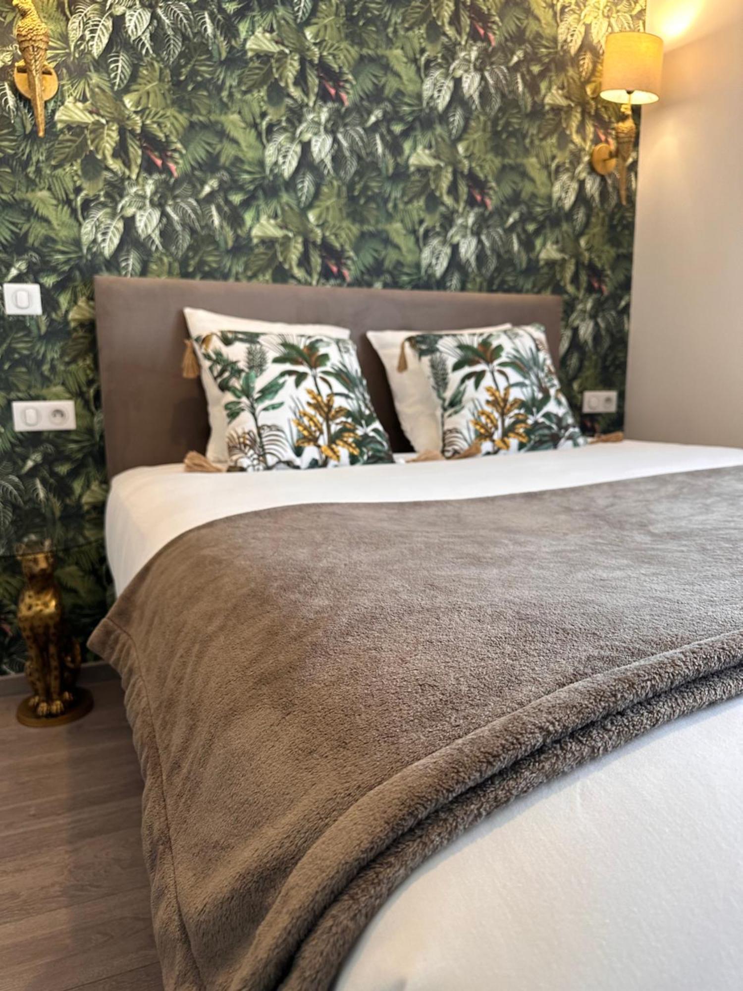 Auberge Du Vieux Lanas Logis Hotel Restaurant 외부 사진