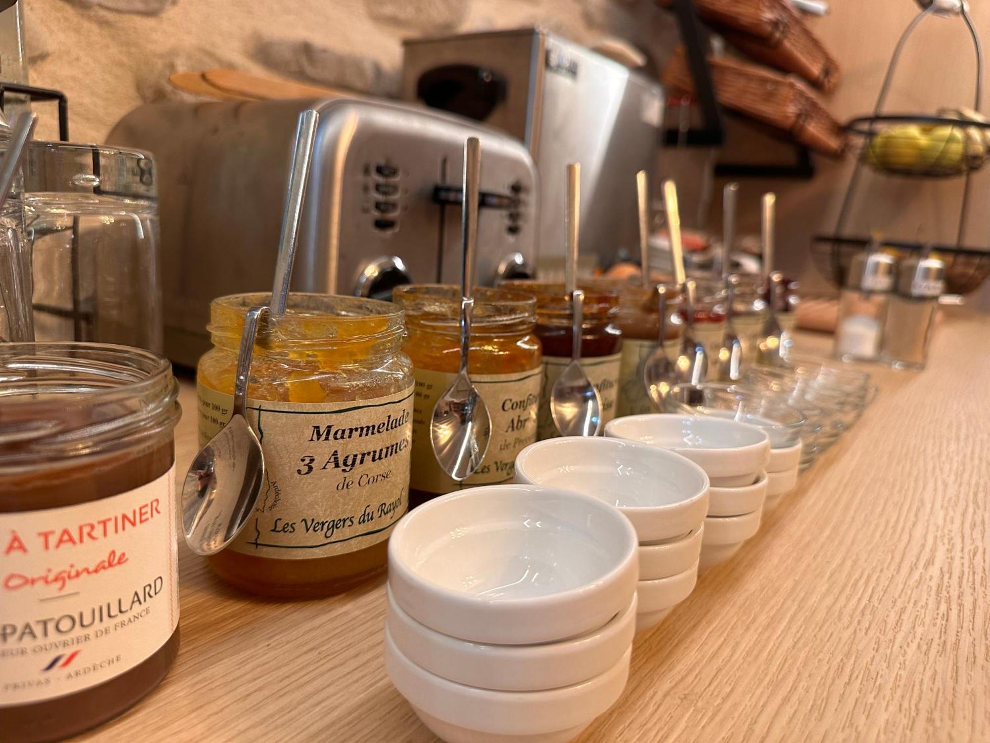 Auberge Du Vieux Lanas Logis Hotel Restaurant 외부 사진