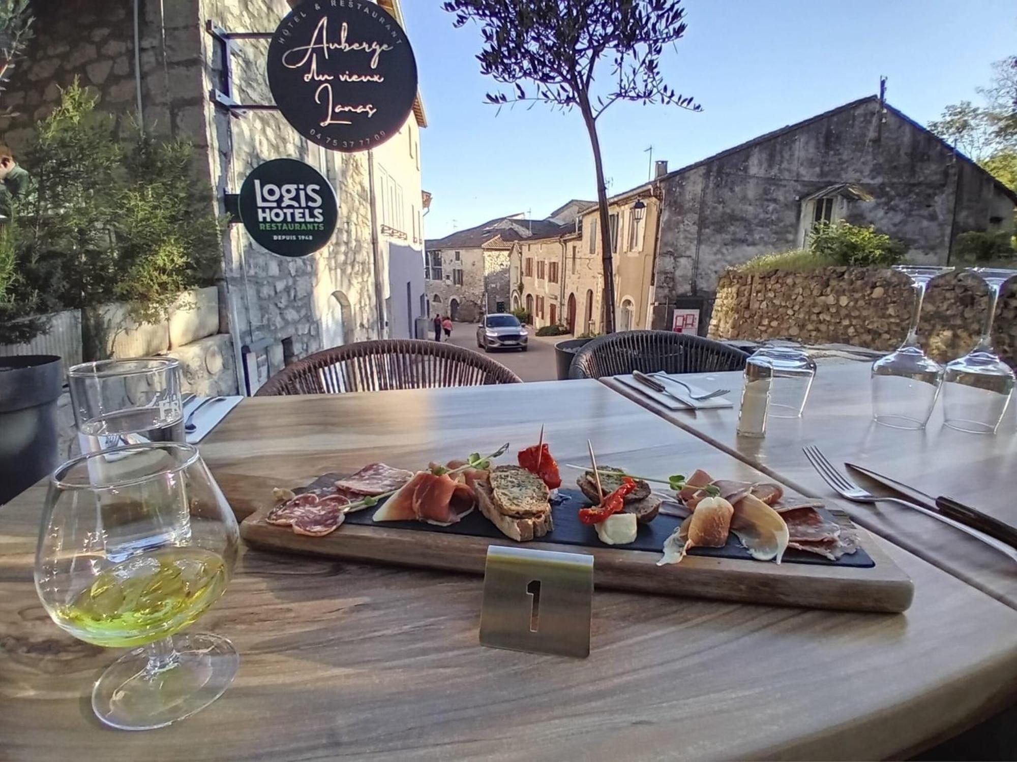 Auberge Du Vieux Lanas Logis Hotel Restaurant 외부 사진