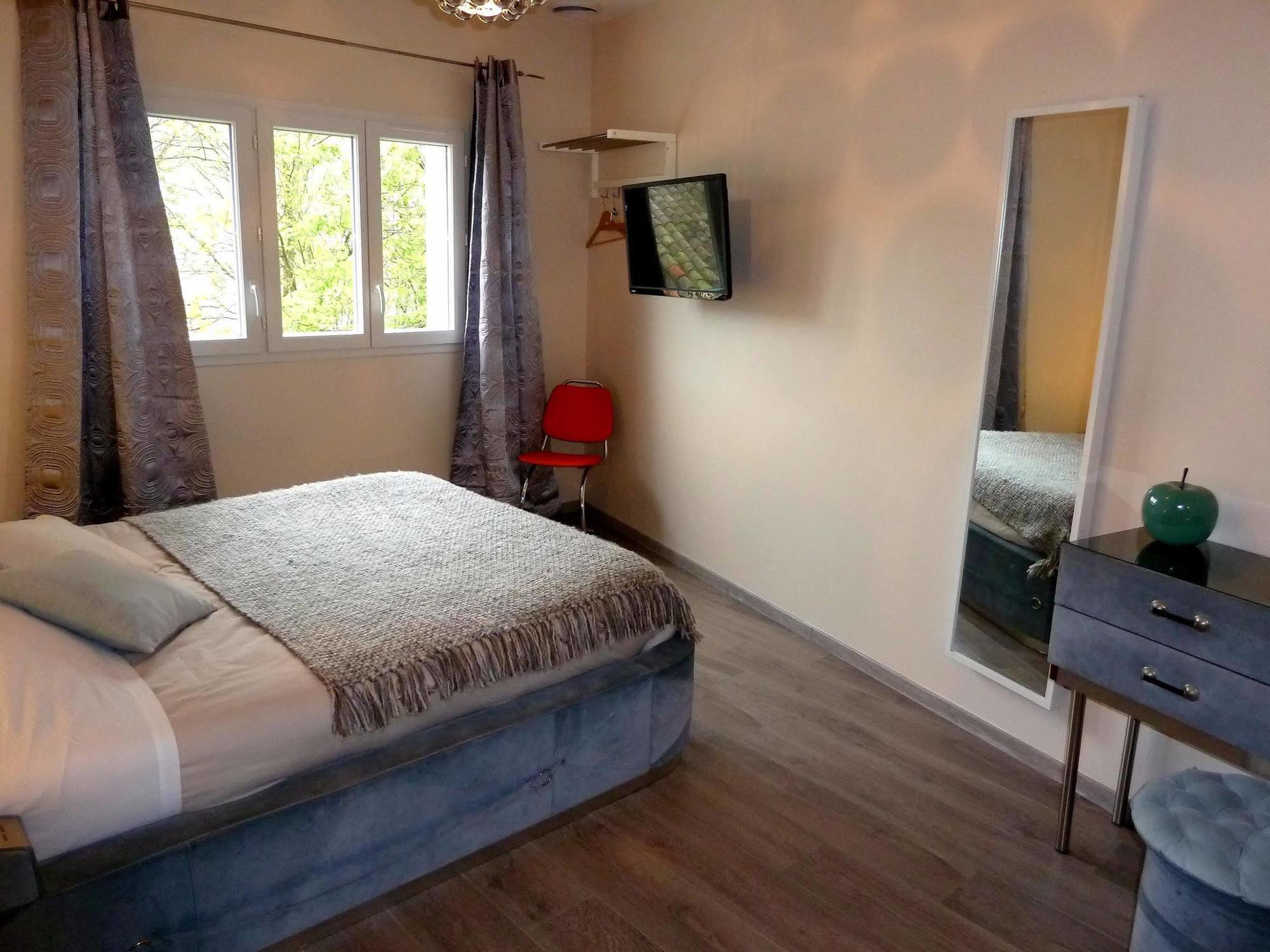 Auberge Du Vieux Lanas Logis Hotel Restaurant 외부 사진