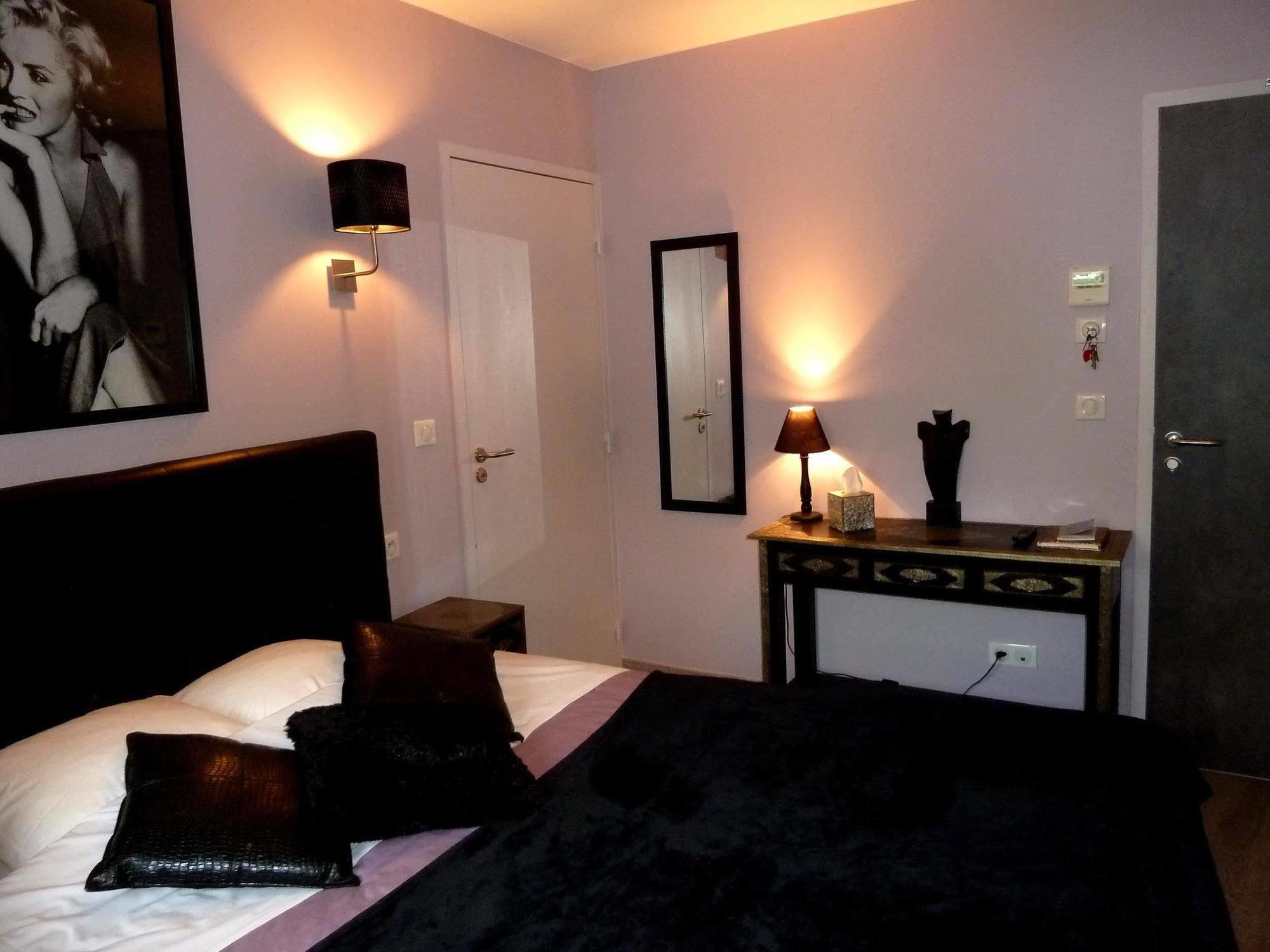 Auberge Du Vieux Lanas Logis Hotel Restaurant 외부 사진