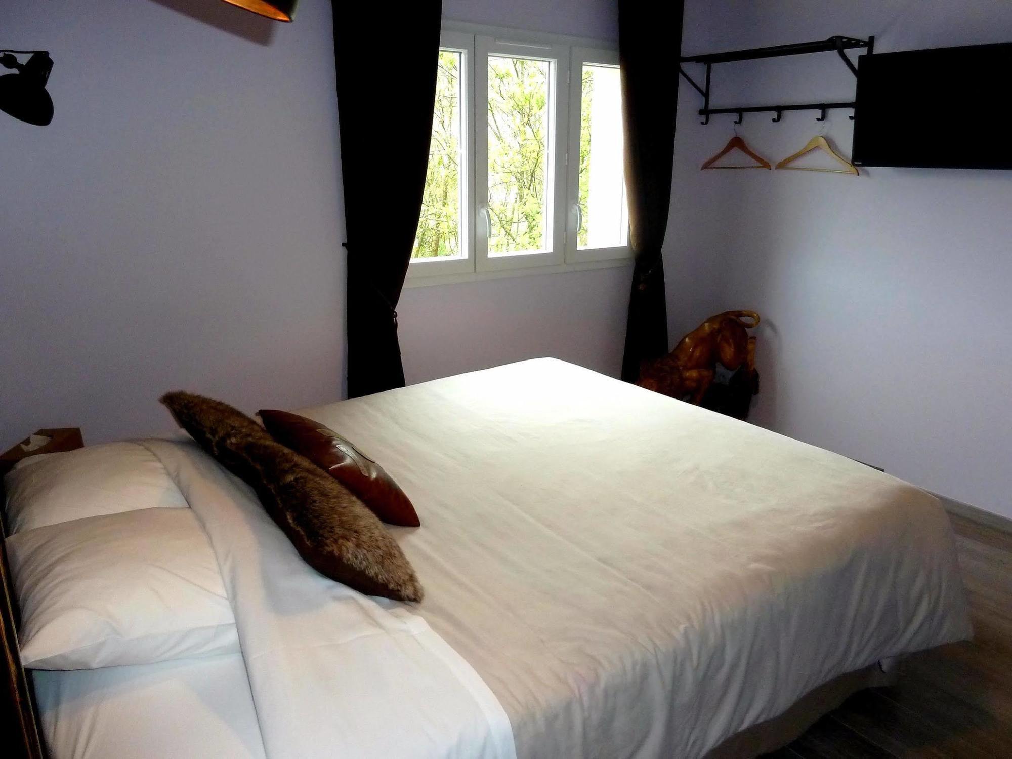 Auberge Du Vieux Lanas Logis Hotel Restaurant 외부 사진