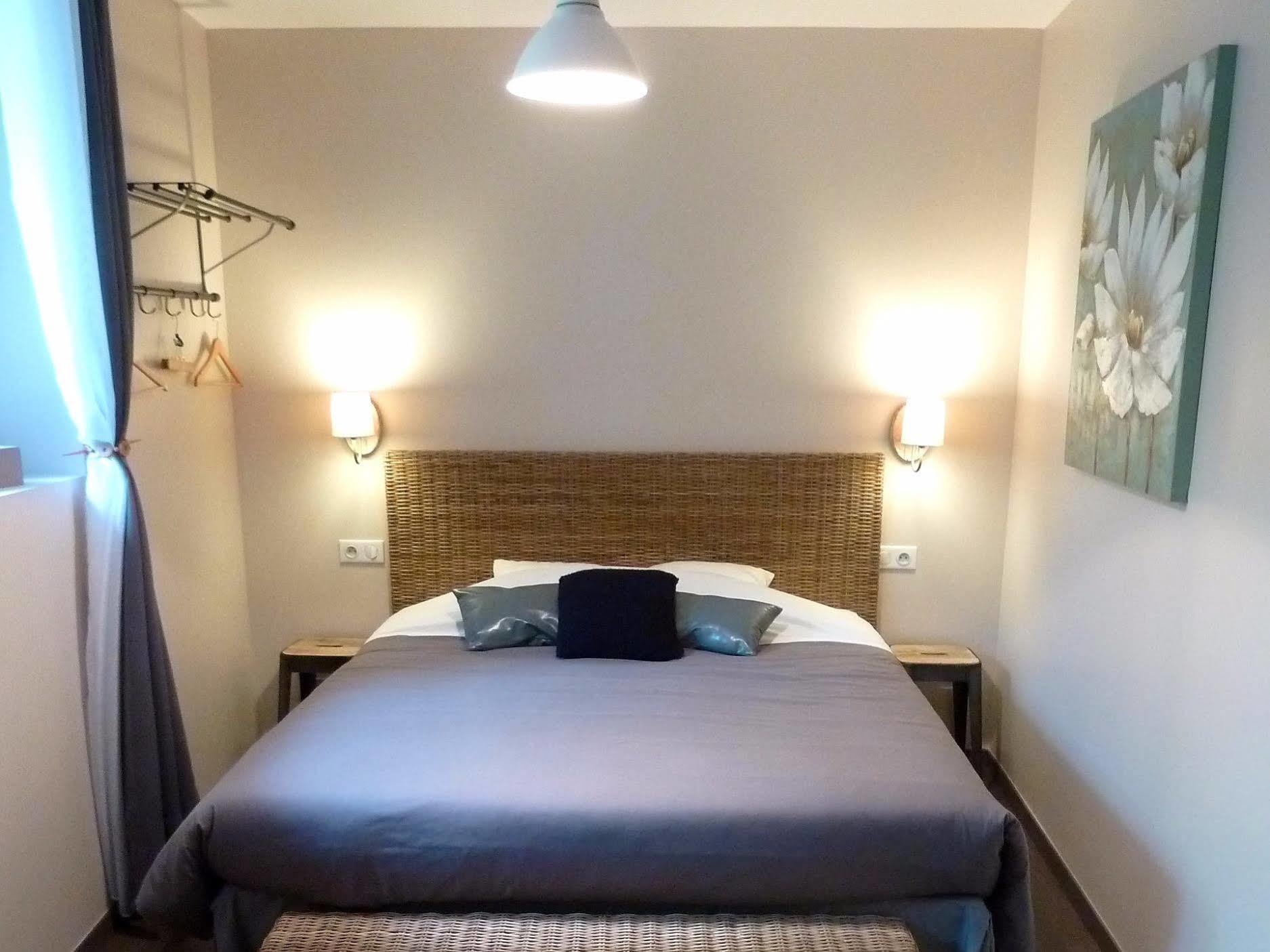 Auberge Du Vieux Lanas Logis Hotel Restaurant 외부 사진